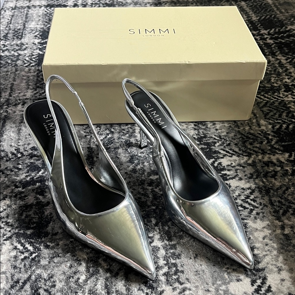 Simmi London NWT Silver Slingback Heels